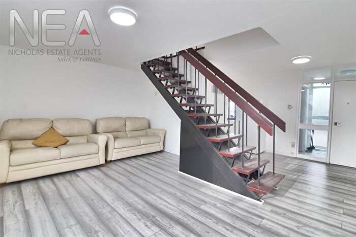 2 Bedroom Flat To Rent In Cavendish Road, Emmer Green, Reading, RG4