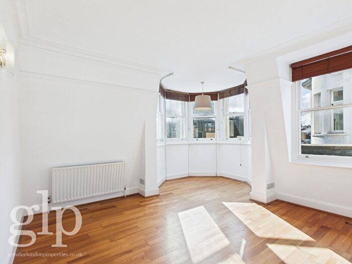 2 Bedroom Flat To Rent In Long Acre, London, Greater London, Covent Garden, WC2E