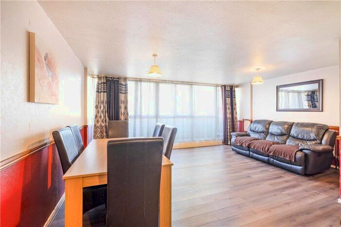 2 Bedroom Flat To Rent In Distillery Walk, Brentford TW8