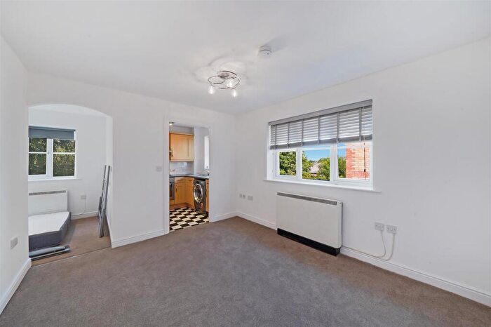 1 Bedroom Flat To Rent In Windmill Drive, London, NW2