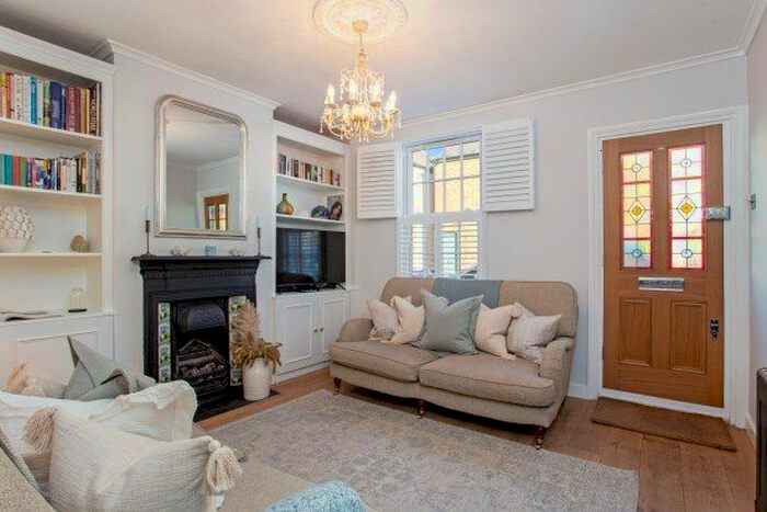 2 Bedroom Cottage To Rent In Radnor Road, Weybridge KT13