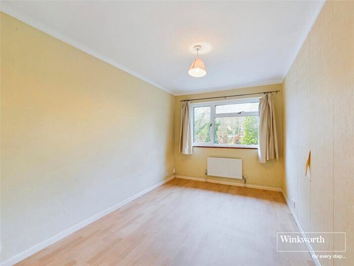 4 Bedroom Semi-Detached House To Rent In Venetia Close, Emmer Green, Reading, Berkshire, RG4