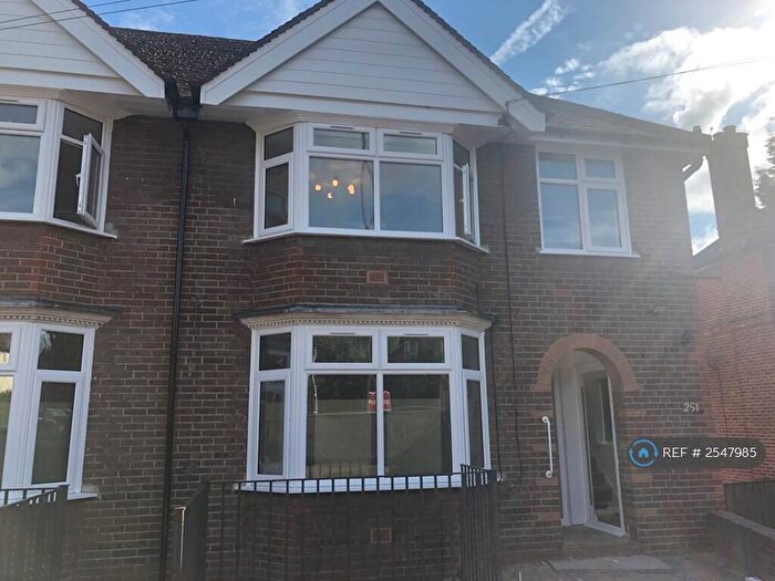 1 Bedroom Flat To Rent In West Wycombe Road, High Wycombe, HP12