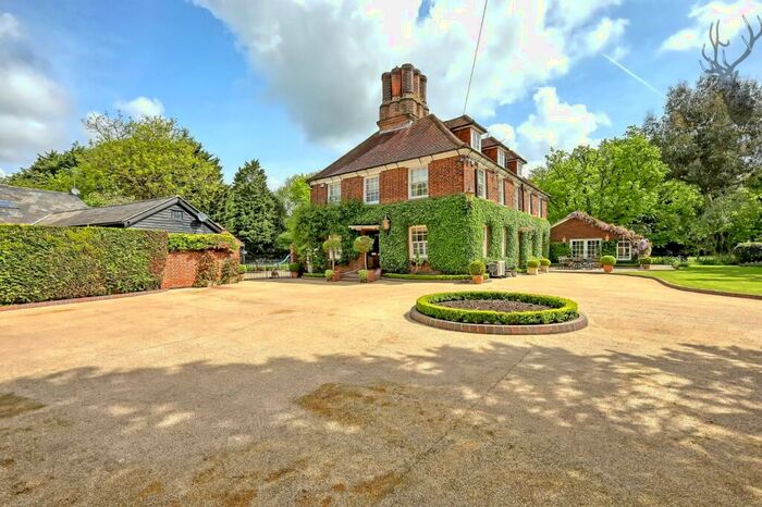 4 Bedroom Detached House For Sale In Ongar Road, Kelvedon Hatch, Brentwood, CM15