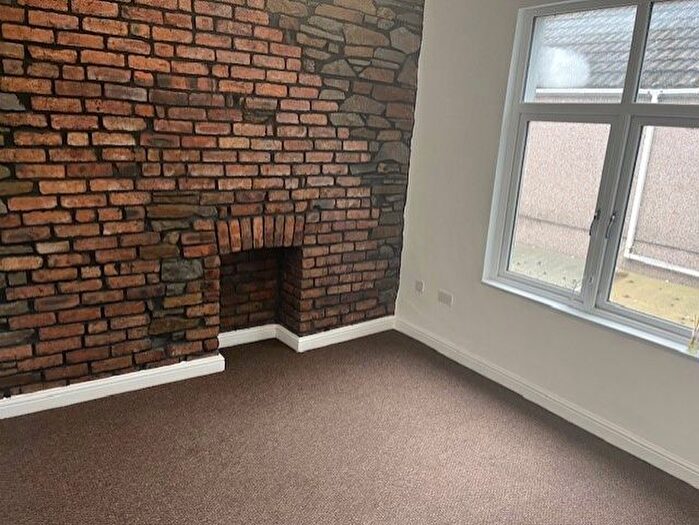 4 Bedroom Maisonette To Rent In St Teilo Street, Pontarddulais, SA4