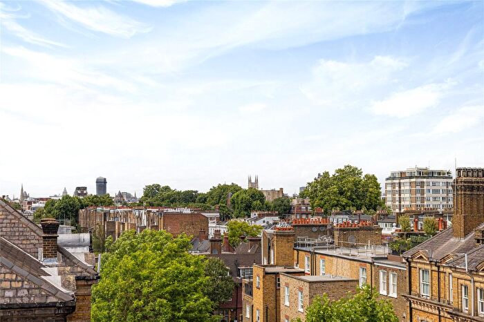 2 Bedroom Flat For Sale In Cheyne Walk, Chelsea, London, SW3