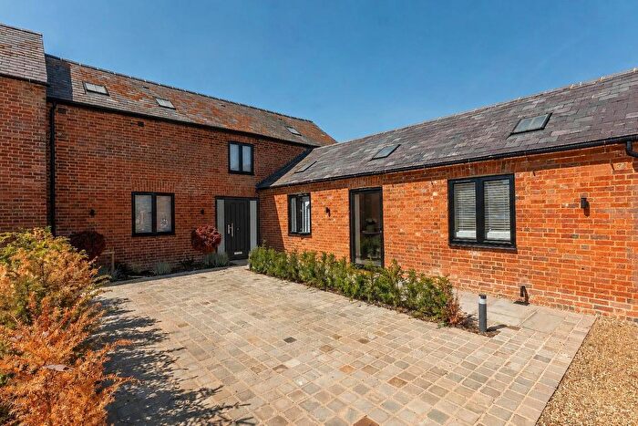 4 Bedroom Barn Conversion For Sale In Glebe Farm, Stewkley Road, Leighton Buzzard, LU7