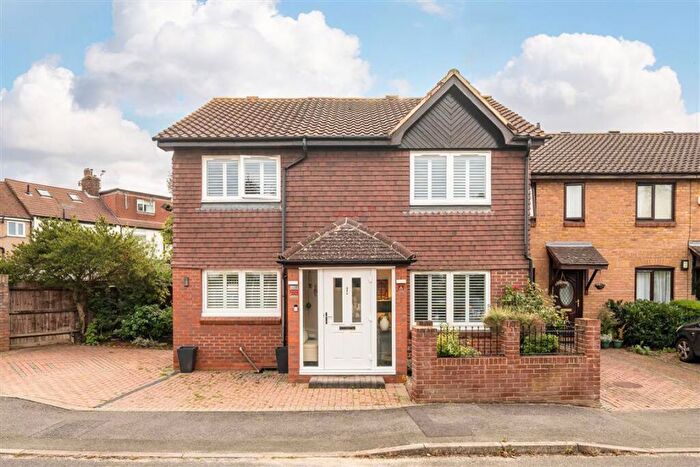 4 Bedroom Semi Detached House For Sale In Gables Close, Lee, SE12
