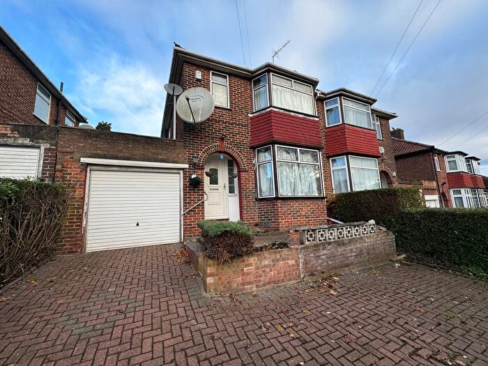 3 Bedroom Semi-Detached House To Rent In Springfield Gardens, London, NW9