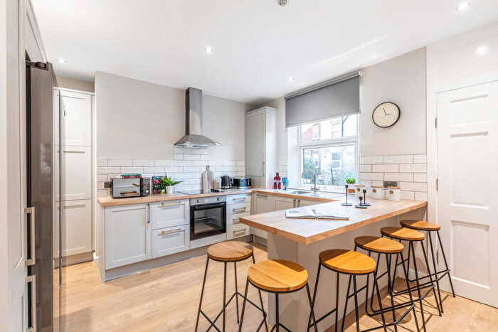 6 Bedroom House To Rent In Stanmore Place, Leeds, LS4