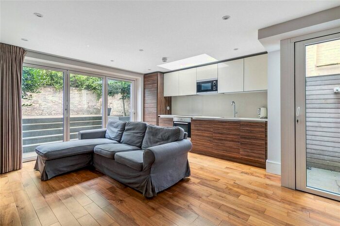 2 Bedroom Flat To Rent In Fulham Palace Road, Fulham, London, SW6