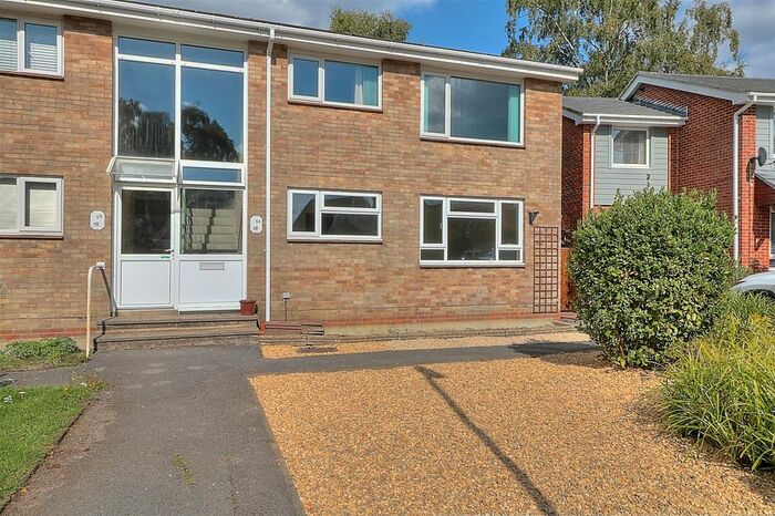 2 Bedroom Maisonette To Rent In Charnwood Crescent, Chandler's Ford, Eastleigh, SO53