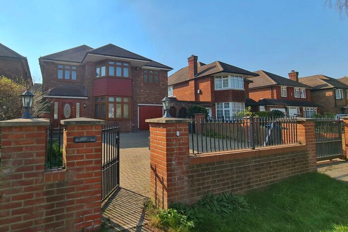 5 Bedroom Detached House To Rent In Salmon Street, London, NW9