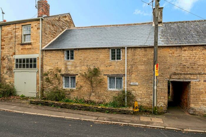 2 Bedroom Cottage For Sale In Bledington, Gloucestershire, OX7