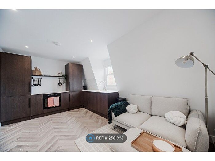 2 Bedroom Flat To Rent In London, London, SW17