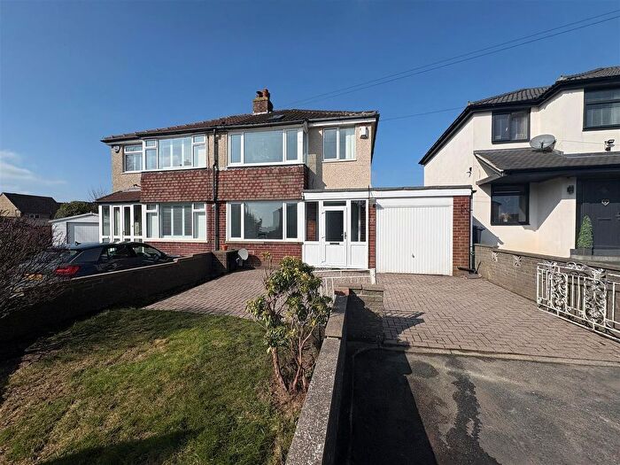 4 Bedroom Semi Detached House For Sale In Greenton Crescent, Queensbury, BD13