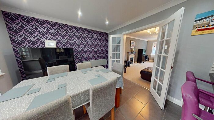 4 Bedroom Detached House For Sale In Tickhill Way, Rossington, Doncaster, DN11