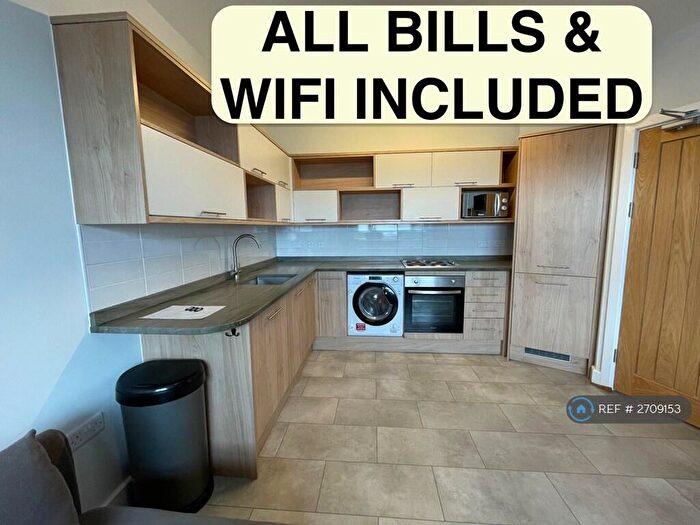 3 Bedroom End Of Terrace House To Rent In Wellington Hill, Horfield, BS7