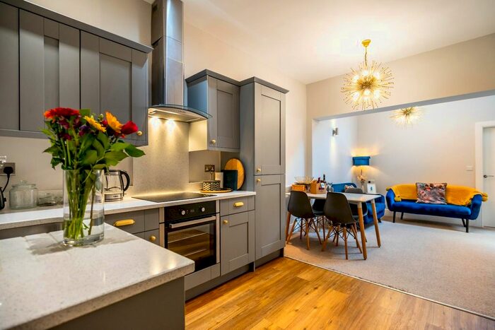 2 Bedroom Flat For Sale In Huntington Road, York, YO31