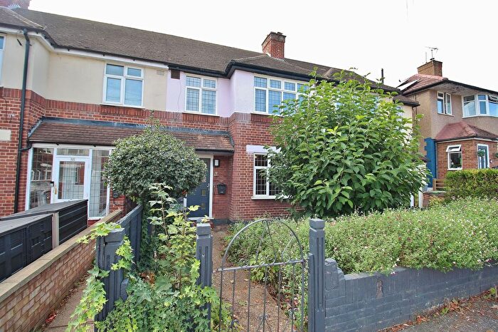3 Bedroom Terraced House For Sale In Sussex Avenue, Isleworth, TW7