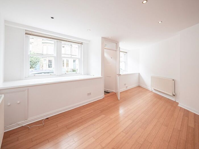 2 Bedroom Flat To Rent In Bellevue Road, Edinburgh, EH7