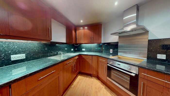 2 Bedroom Flat To Rent In The Grange, North Grange Mount, LS6