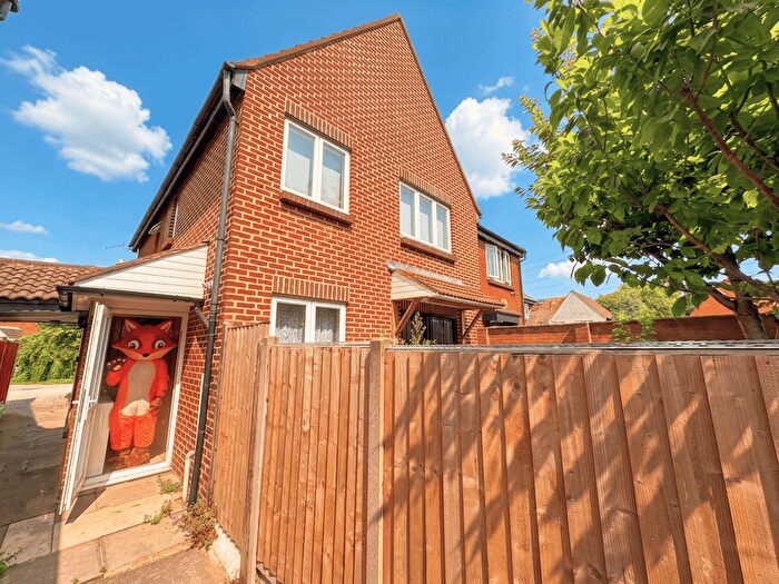 2 Bedroom Semi-Detached House For Sale In Porter Road, Beckton, London, E6