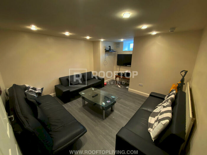 8 Bedroom House To Rent In Mayville Avenue, Leeds, LS6