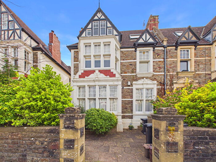 2 Bedroom Apartment For Sale In Henleaze Gardens, Henleaze, BS9