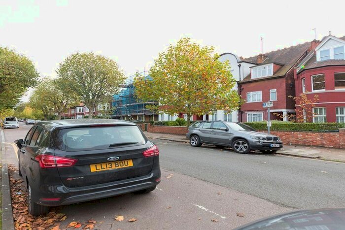 3 Bedroom Flat To Rent In Dartmouth Road, Mapesbury, London, NW2