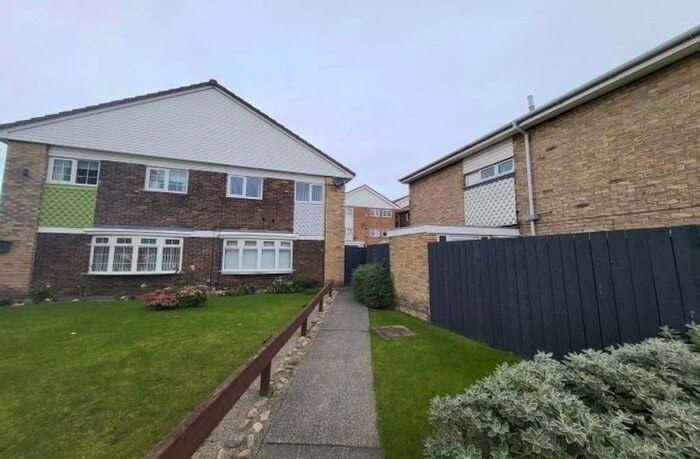 4 Bedroom Semi-Detached House To Rent In Raeburn Road, South Shields NE34