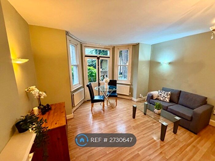 Studio To Rent In Elsham Road, London, W14