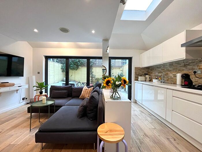 2 Bedroom Flat For Sale In Archel Road, London, W14