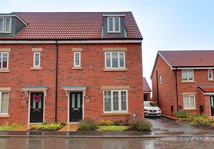 4 Bedroom Semi-Detached House For Sale In Crown Crescent, Bolsover, Chesterfield, S44