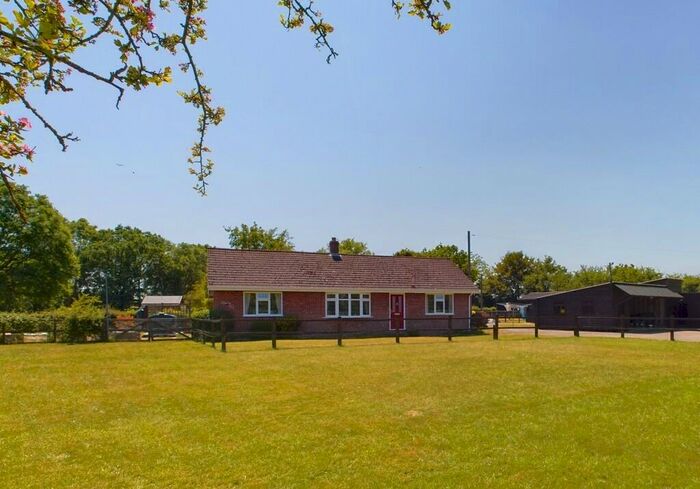 3 Bedroom Detached Bungalow For Sale In Tibenham Road, Aslacton, Norwich, NR15