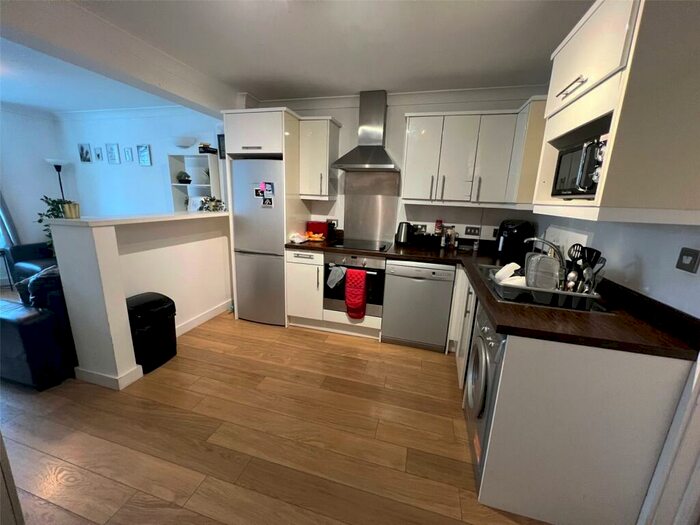 2 Bedroom Apartment To Rent In Winchester Road, Southampton, Hampshire, SO16