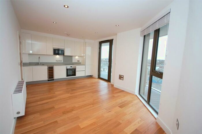 2 Bedroom Apartment To Rent In Regents Park Road, Finchley, London, N3