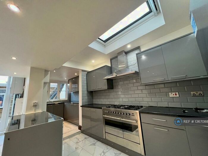 5 Bedroom End Of Terrace House To Rent In Eversleigh Road, London, E6