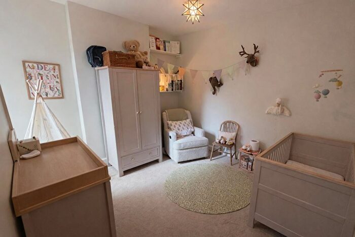 2 Bedroom Flat For Sale In Drive Mansions, London, SW6