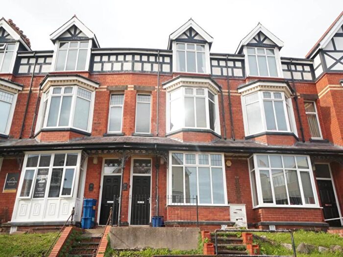 7 Bedroom House For Sale In College Road, Bangor, LL57