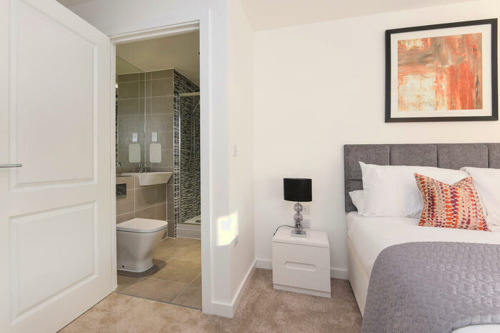 2 Bedroom Flat To Rent In Canoe Walk, London, E14