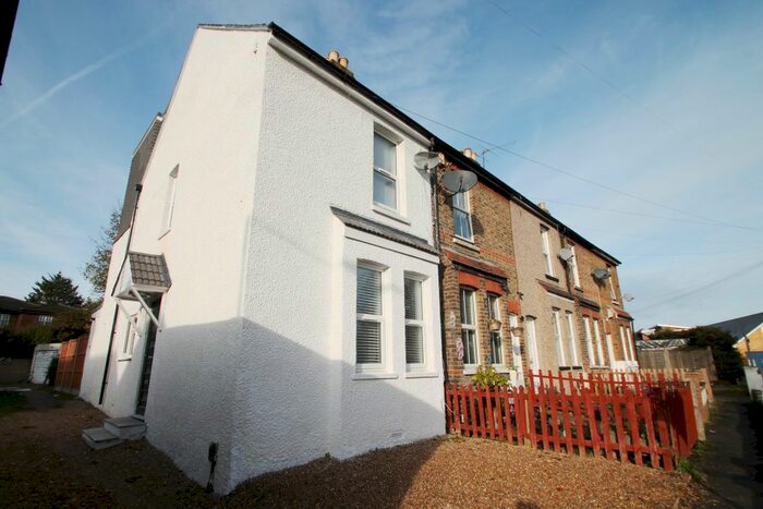 5 Bedroom End Of Terrace House To Rent In Windmill Road, Slough SL1