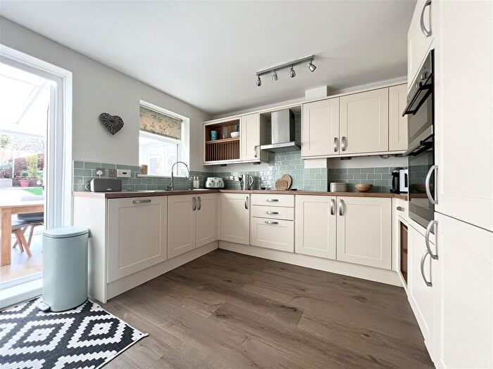 3 Bedroom Property For Sale In Falkland Place, Chatham, ME5