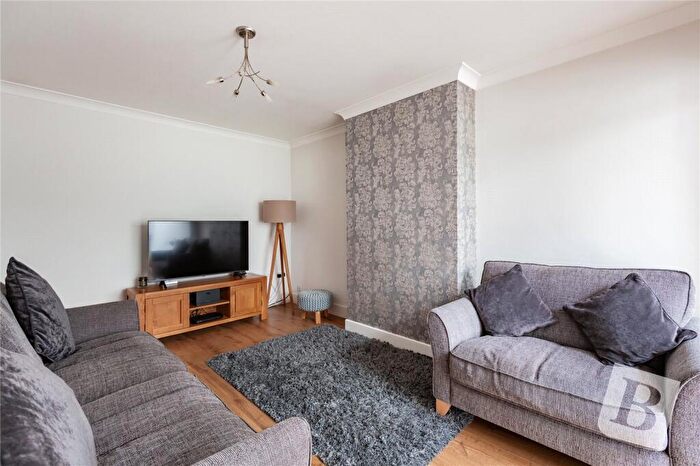 3 Bedroom Bungalow For Sale In Derby Avenue, Upminster, RM14