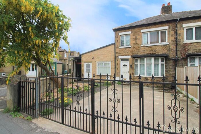 4 Bedroom Detached House For Sale In Great Horton Road, Bradford, BD7