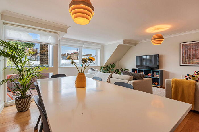 3 Bedroom Flat For Sale In Gloucester Avenue, NW1