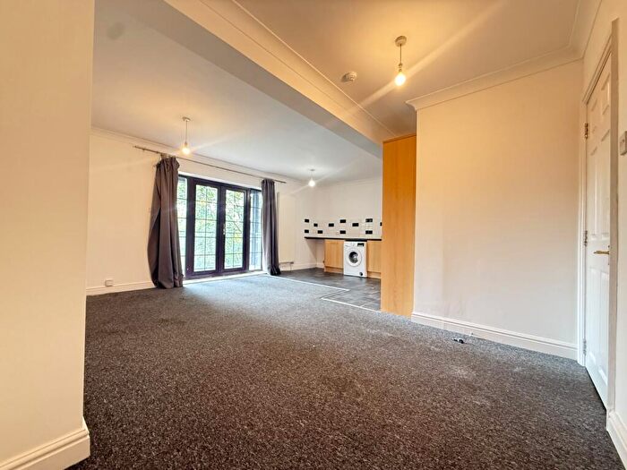 2 Bedroom Flat To Rent In Mounts Road, Greenhithe, DA9
