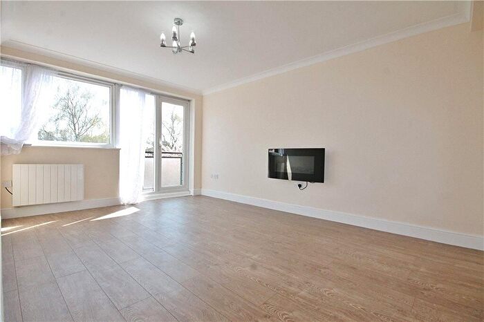 4 Bedroom Flat To Rent In Runnymede Court, Egham, TW20