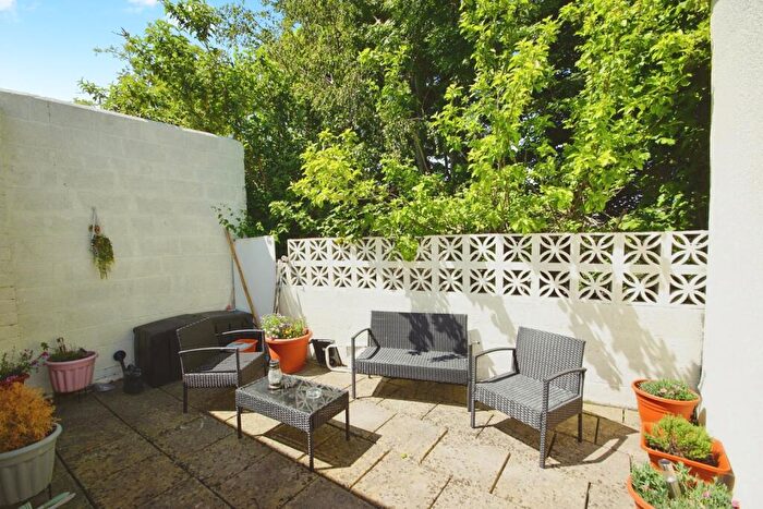 2 Bedroom Flat For Sale In Elgin Road, Bristol, BS16