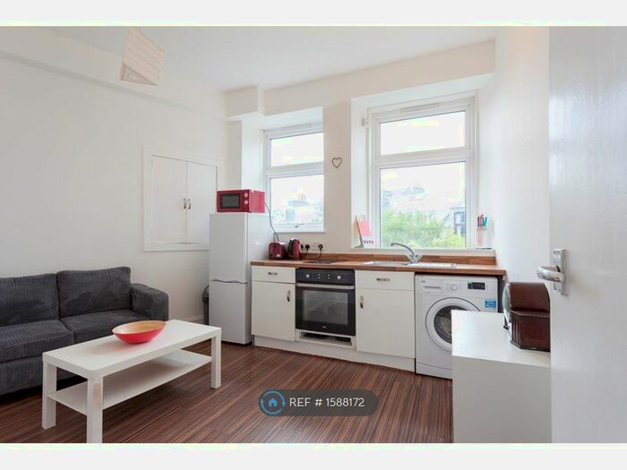 2 Bedroom Flat To Rent In Powis Place, Aberdeen, AB25